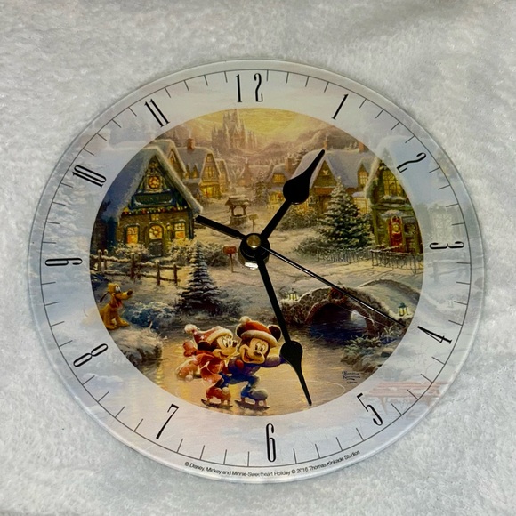 Thomas Kinkade 2016 Disney Mickey & Minnie Sweetheart Holiday Glass Wall Clock - Picture 1 of 5